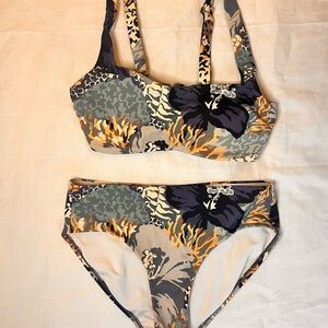 Athleta 2 piece tropical floral bathing suit - top 32 B/C & bottom XS